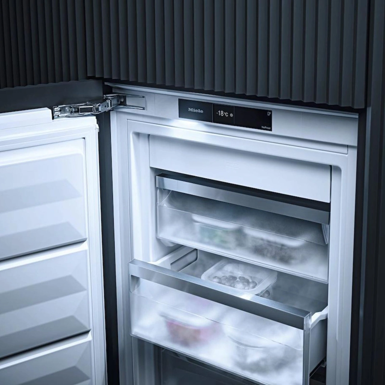 Miele Integrerat frysskåp FNS 7470 D