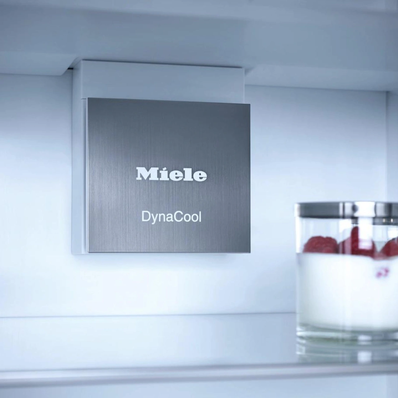 Miele Integrerat kyl/frysskåp KF 7742 C