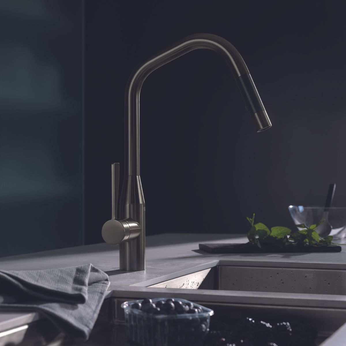 Sync kantig Köksblandare m. dusch Platinum