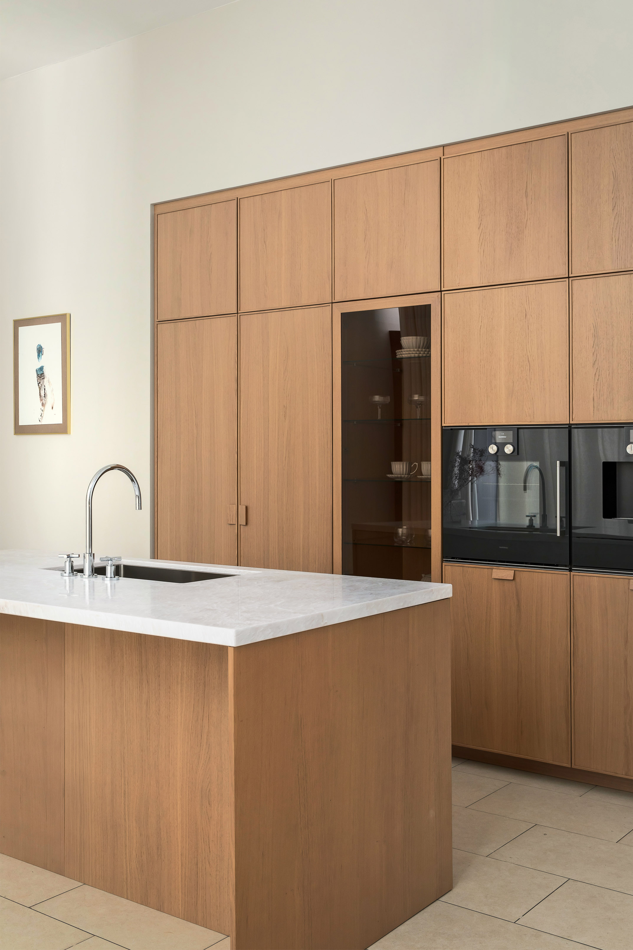 Tokyo: Eleganta Fronter i Ek